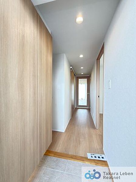 落ち着いた雰囲気の玄関は大切なお客様を迎えるのに最適です。毎日の外出や帰宅の際にも気持ちを落ち着かせてくれる空間になりそうですね。