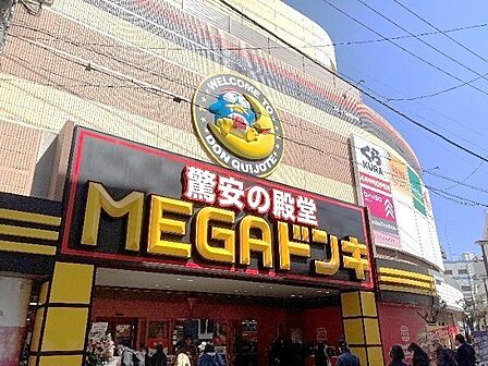 MEGAドン・キホーテ成増店 徒歩10分。 730m