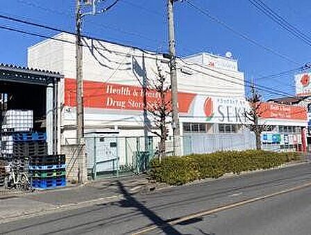 ドラッグストアセキ芝下店 徒歩3分。 240m