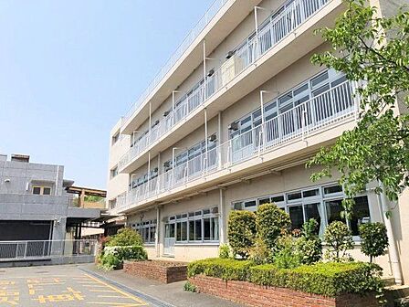 戸田市立戸田第二小学校 徒歩6分。 450m