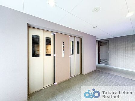 お買い物でたくさんの荷物を持っている時や、仕事でクタクタに疲れている時など、階段で1段ずつ上がるのは大変。そんな時にも便利なエレベーター付きの物件です。