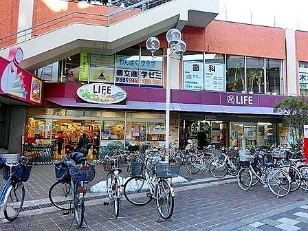 ライフ板橋店 徒歩4分。 310m