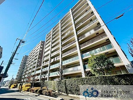 JR埼京線「戸田公園」駅より徒歩12分。総戸数164戸のビックコミュニティマンション。管理体制良好です。