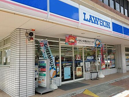 ローソン浦和東岸町店 徒歩2分。 160m