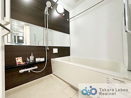 ゆったり湯船に浸かりたい人も、ササっとシャワーで済ませたい人も。住まわれる方、皆が心地よくお過ごしいただけるバスルームです。