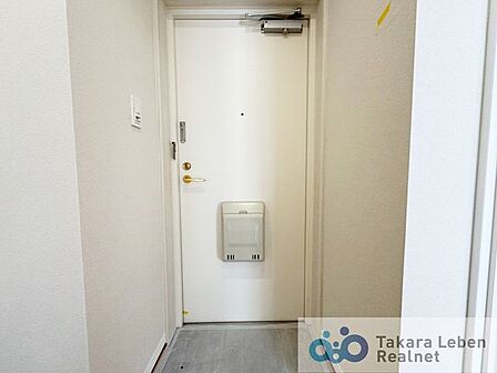シンプルで使いやすい玄関は、住まい全体をすっきりと見せてくれます。日々の暮らしに自然と馴染む空間です。