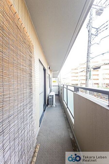 爽やかな風が吹き、思わずお部屋の外へ出たくなる、そんなバルコニーです。心地良さに包まれ、日々の暮らしをより鮮やかに彩ります。