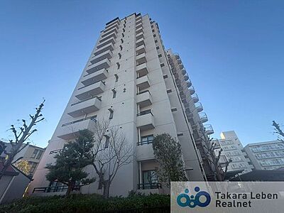 外観:JR京浜東北線【蕨】駅徒歩9分、周辺にスーパーなど生活利便施設充実のペット相談可マンションです。敷地内にテニスコートがございます。 外観:JR京浜東北線【蕨】駅徒歩9分、周辺にスーパーなど生活利便施設充実のペット相談可マンションです。敷地内にテニスコートがございます。