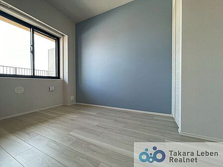 腰高窓の為、ベットやデスクなど家具の配置がしやすい設計で子供部屋にもオススメです。