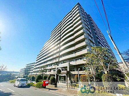 JR埼京線「南与野」駅から徒歩約13分。日当り良い閑静な住宅地に佇み、総戸数278戸の大規模マンション。管理体制良好です。