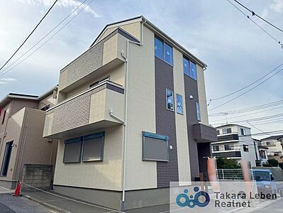 外観:周囲の景観と美しく溶け合いながら、凛とした表情を見せる外観デザイン。落ち着きと品格を兼ね備え、日常を心地よく迎え入れてくれる住まいです。 外観:周囲の景観と美しく溶け合いながら、凛とした表情を見せる外観デザイン。落ち着きと品格を兼ね備え、日常を心地よく迎え入れてくれる住まいです。