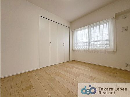 約5.8帖の洋室です。お子さまのお部屋や、集中して作業をする際のお部屋など、様々な用途での使用が期待できます。