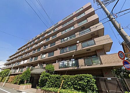 日々の暮らしに彩りを与えてくれるよう整備された緑を配し、居住者様の暮らしを支えます。