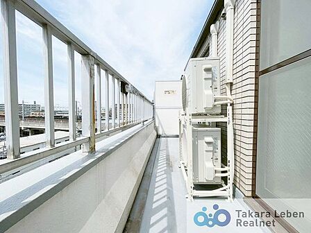 明るく風通しの良いバルコニーは、室内に心地よい空気を取り入れる大切な役割を果たします。