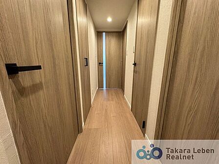 落ち着いた雰囲気の玄関は大切なお客様を迎えるのに最適です。毎日の外出や帰宅の際にも気持ちを落ち着かせてくれる空間になりそうですね。