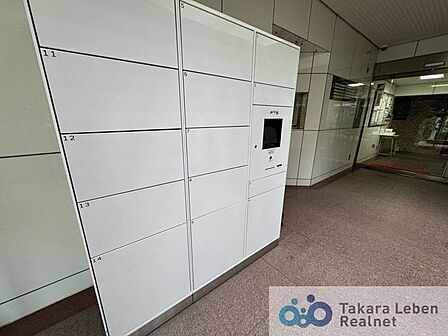 不在時の荷物の受け取りに便利な宅配ボックス。再配達依頼時の休日の時間の拘束から解放されます。