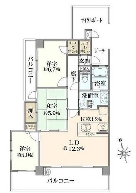 会話をしながらお料理が楽しめる人気の対面式キッチン。各所に収納を設けており荷物が多い方も安心です。