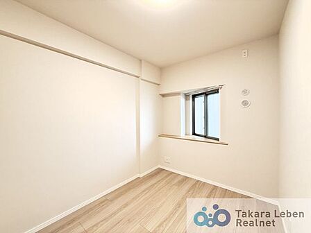 約4.9帖の洋室です。