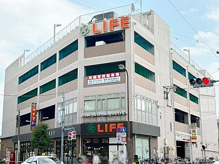 ライフ練馬中村北店 徒歩1分。 70m