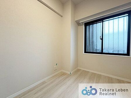 約3.8帖の洋室です。