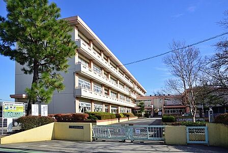 さいたま市立蓮沼小学校 徒歩9分。 680m