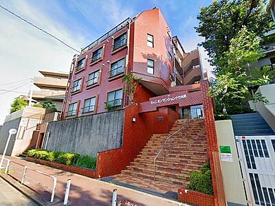 外観：柔らかく暖かい印象を与えるカラーが基調となっている建物です。ナチュラルな雰囲気で飽きの来ない外観デザインです♪