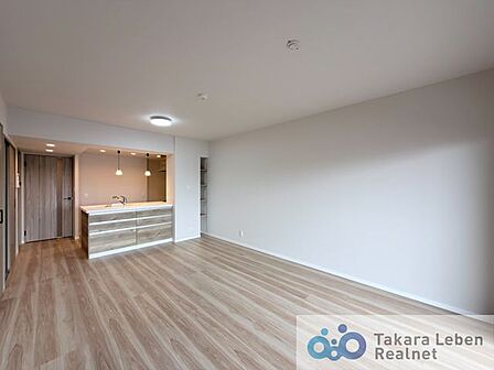 毎日のお食事やティータイム、読書やお昼寝など、なんでも受け入れてくれる自由で心地良いリビング。プライベートタイムの満足感を大きく高められる空間です。