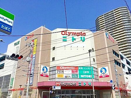 ニトリ武蔵浦和駅前店 徒歩18分。 1390m