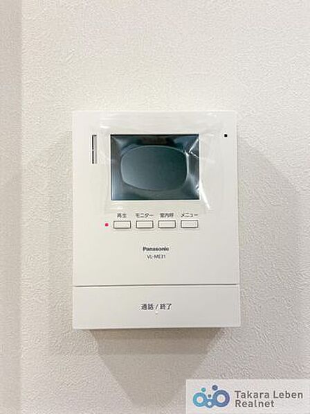 【モニター付きインターフォン】室内にいながら、来客者や外の様子を確認でき、セキュリティ面も安心です。