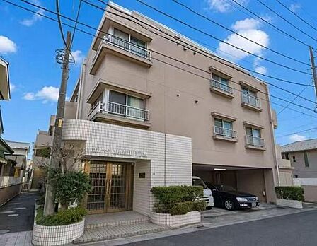 飾りすぎないシンプルなデザインが魅力。すっきりとした外観で、長く親しみやすい印象の住まいです。