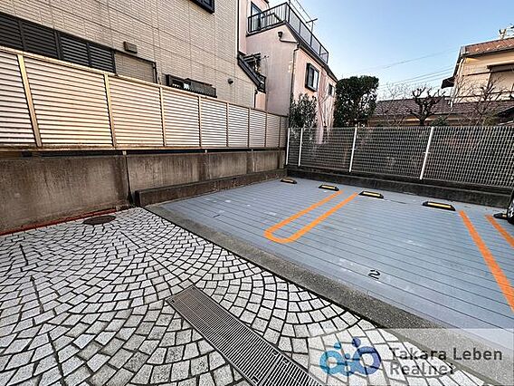 平面駐車場なの...