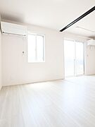 日当たりのいい洋室です