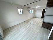 ドアを開けたら開放的にお部屋を使えます☆
