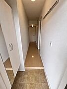 廊下に奥行があり、広い印象です。