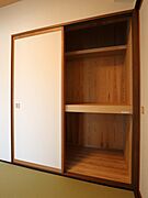 和室には押し入れもございます☆