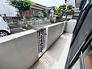 広いベランダで洗濯物をたくさん干すことができます！