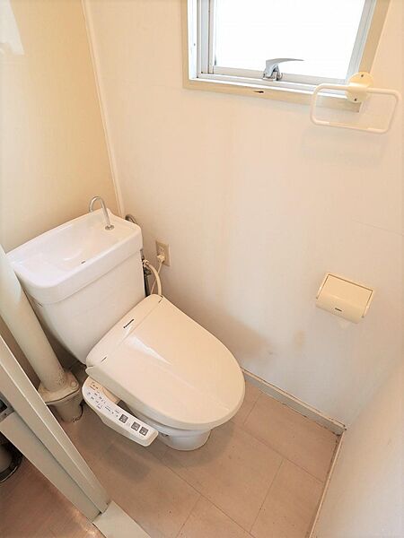 画像5:トイレには快適な温水洗浄便座付き！