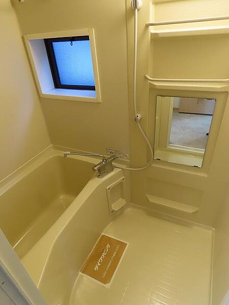 画像7:サーモスタット水栓のバスルームです。