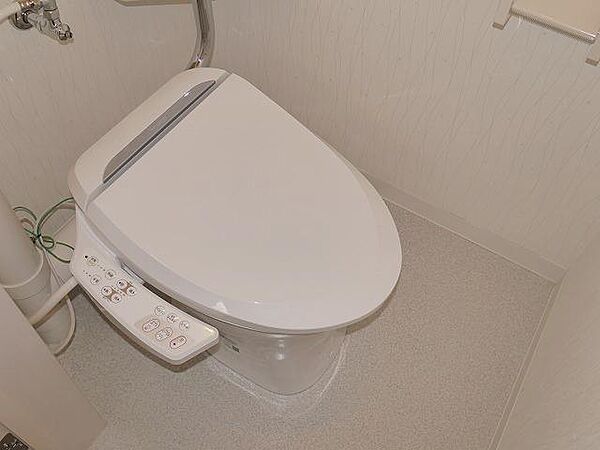 画像5:トイレには温水洗浄便座がついており快適です