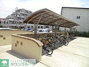 敷地内の屋根付駐輪場