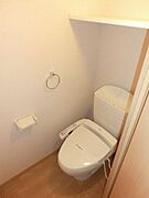棚付きのトイレです