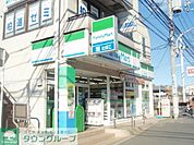 ファミリーマート 徒歩7分。コンビニ 540m