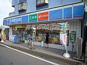 ローソン松戸六実駅前店 徒歩6分。コンビニ 430m