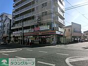 セブンイレブン 徒歩4分。コンビニ 250m