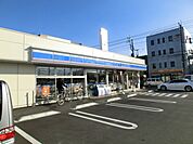 ローソン 徒歩9分。コンビニ 690m