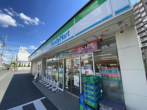 ファミリーマー...