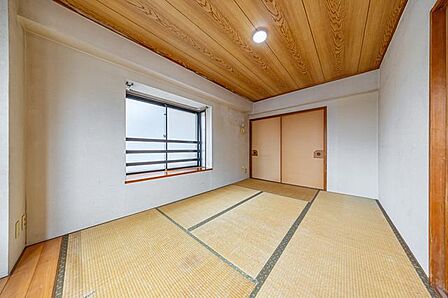 リビングに接している和室。ふすまを開ければリビングから和室もご覧いただけます。