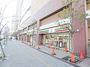 セブンイレブン川口駅東口店 徒歩3分。 190m