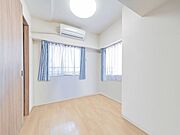 【洋室（2）】約5.1帖。日差しを取り込みやすい2面採光。毎日の生活も明るくなりそうですね。※リフォーム後のイメージ画像です。リフォームには別途費用がかかります。