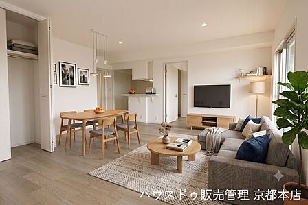 ※画像補正あり（室内写真にデジタル加工で家具・調度品を配置した配置例イメージです。実際の販売物件に家具等は付属しません）。